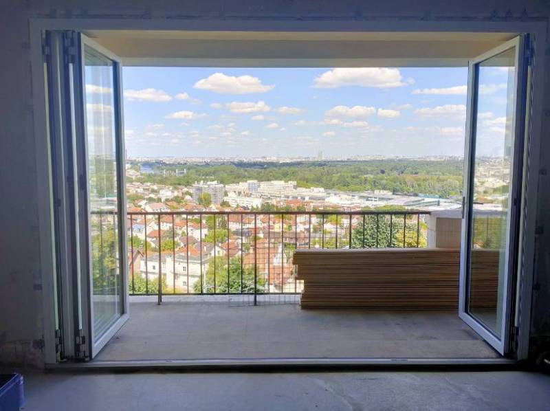 French elegance high-end white folding glass made to measure near Paris!