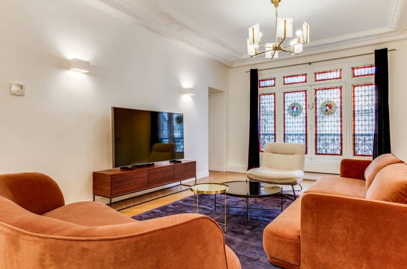 Menuiseries blanche sur mesure en Bois à Paris 8ème