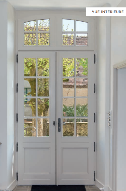 Pose de porte d’entrée en bois Atulam type Mouton et Gueule de Loup dans une maison à Marly-le-Roi près de Bougival par L’ouverture Française.