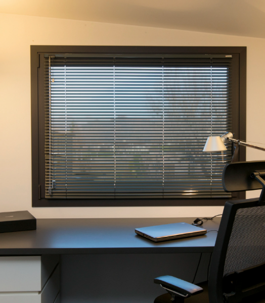 L'Ouverture Française, en collaboration avec notre partenaire Bandalux, a récemment installé des stores vénitiens.