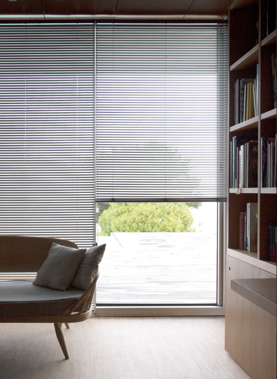Les protections solaires sont disponibles en fonction électronique.
