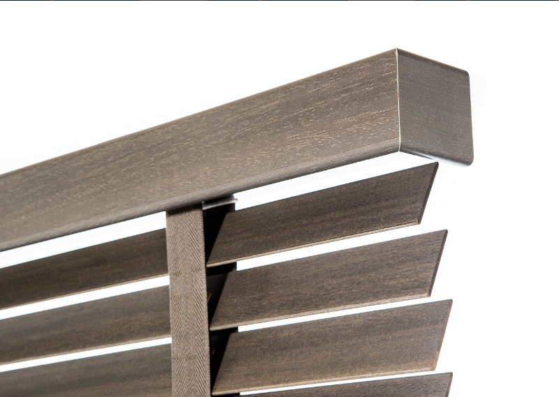 L'Ouverture Française, en partenariat avec Bandalux, installe des stores vénitiens près d'Aix-en-Provence.