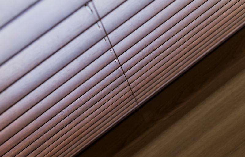 Stores vénitiens Bandalux installés par L'Ouverture Française.