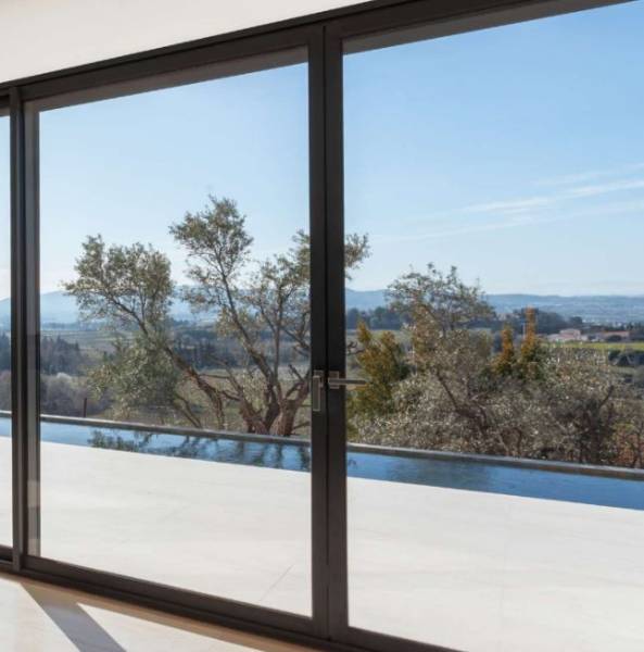 Baies vitrées noire sur mesure de notre fournisseur millet sur Paris!