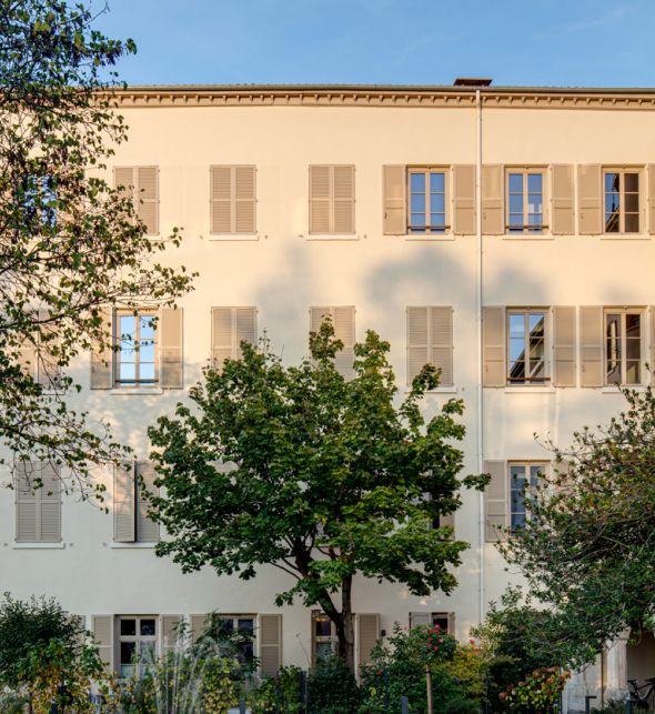 Installation de volets battants en aluminium de la marque Griesser par L’ouverture Française.