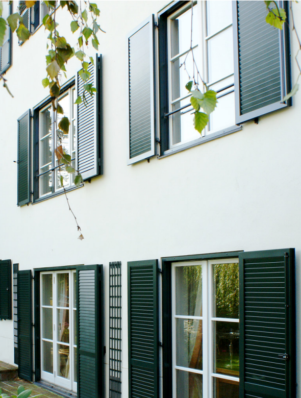 Mise en place de volets battants pliants et 2 vantaux en Aluminium par L’ouverture Française.