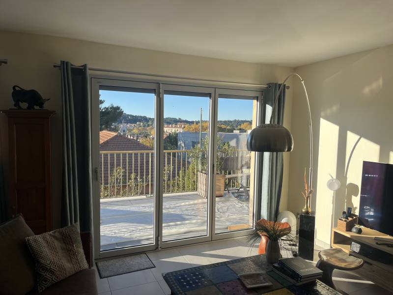 Le système accordéon offre un passage spacieux à 90 % et pratique.