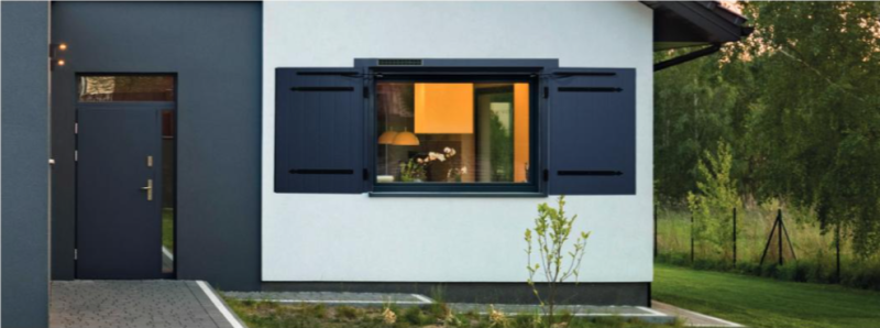 Pose de volets battants en aluminium de la marque Leul dans une maison à le Tholonet près de Saint Jérôme Marseille par L’Ouverture Française.