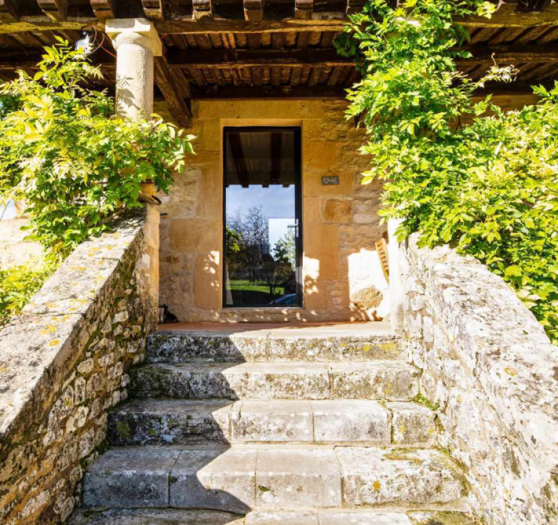 L'Ouverture Française trouve des solutions de menuiserie haut de gamme pour les portes-fenêtres simple vantail en acier et aluminium.