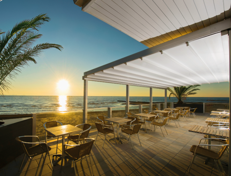 Conception et création d'une pergola en aluminium Bandalux par L’ouverture Française.