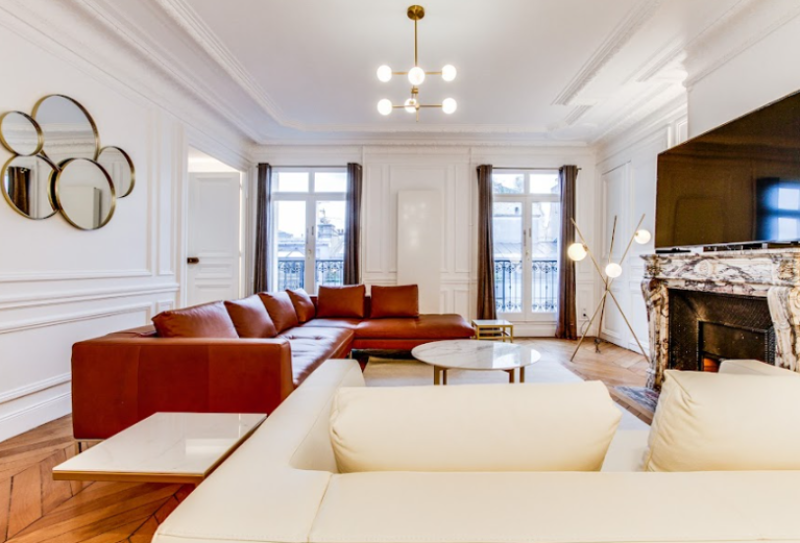 Fenêtre en bois blanc à Paris 8éme