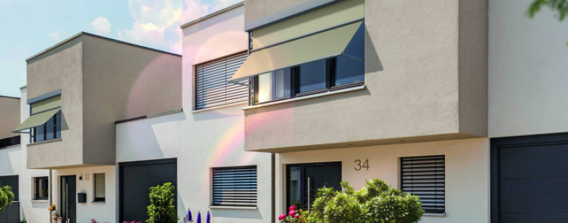  Installation stores toile extérieure avec bras de projection Warema par L’ouverture Française.