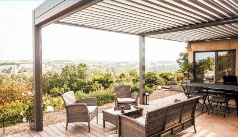 Installation d'une pergola en aluminium de la marque Technal par L’ouverture Française. 