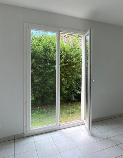 Les avantages de l'aluminium pour une porte-fenêtre moderne.