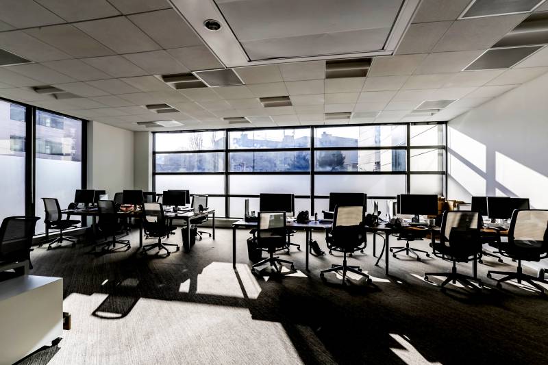 Menuiseries en aluminium noire sur mesure à Clichy