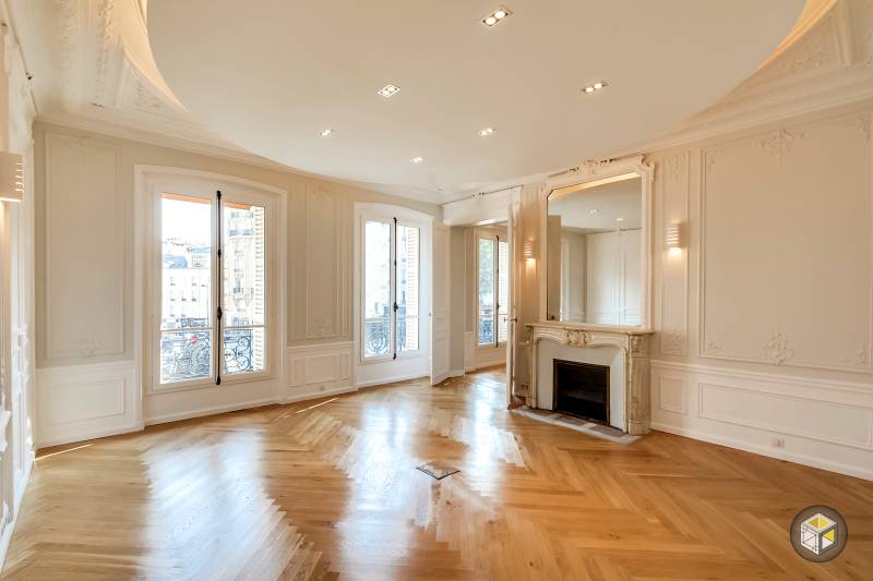 Fenêtre en aluminum blanche sur Mesure à Paris 10éme