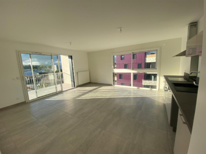 Rénovation de baies vitrées coulissantes Solarlux en aluminium dans un appartement à Le Port-Marly près de Clichy par L’ouverture Française.