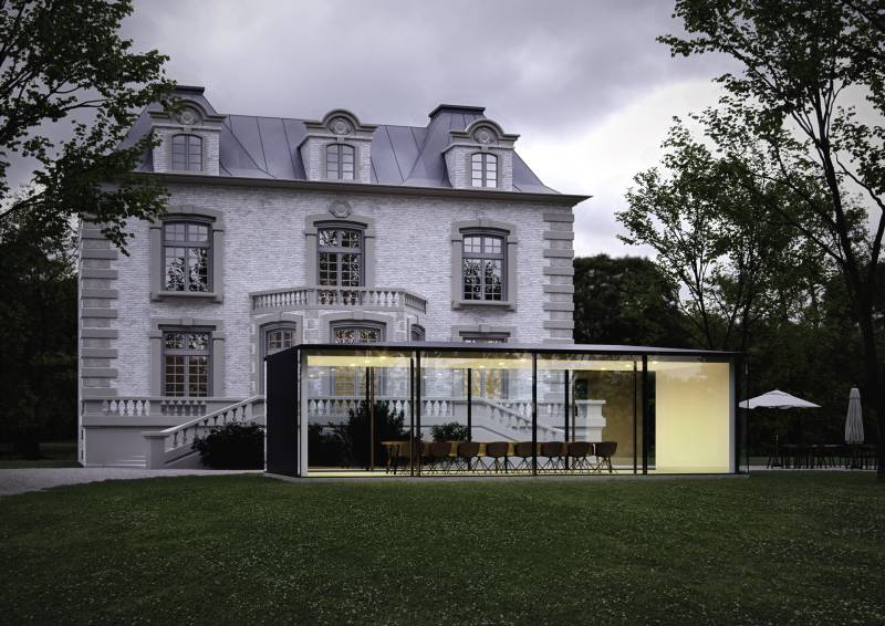 L'installation d'une véranda avec des portes coulissantes et une toiture en verre.