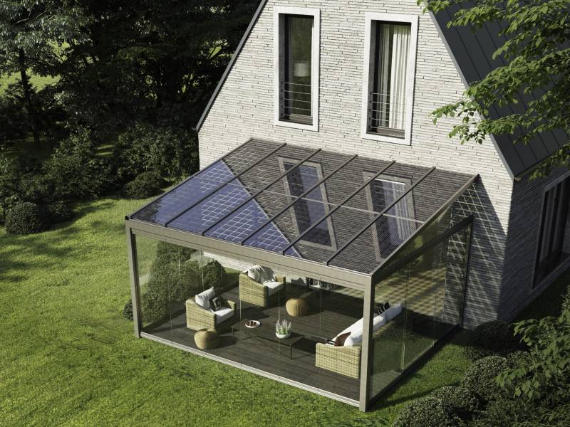 Pose d’une véranda en aluminium Solarlux par L'Ouverture Française.