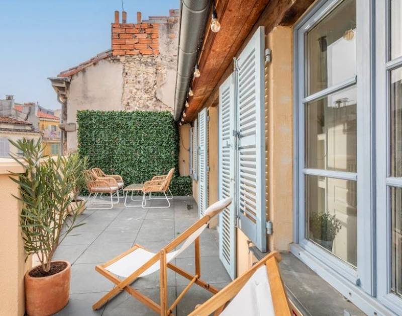 Nos Volets Battants avec le Charme Traditionnel sur Mesure proche de Cassis!