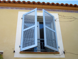 Remplacement de volets battants en bois France Volet par L'Ouverture Française.